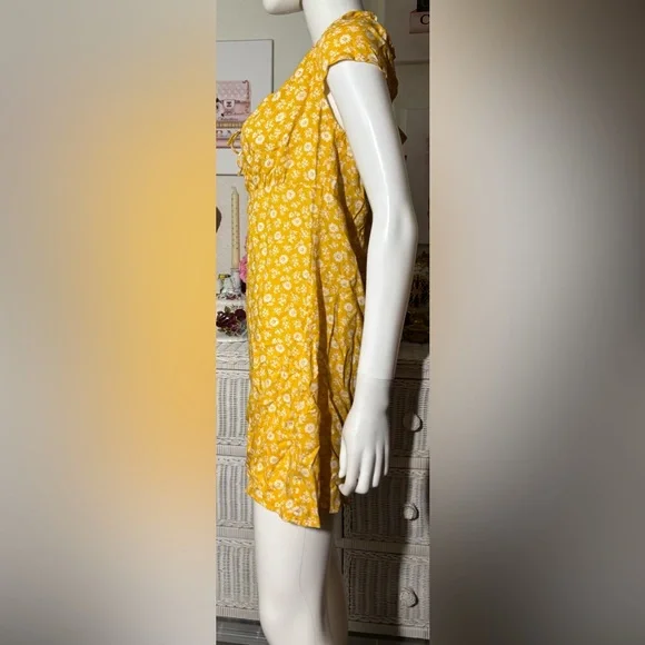 Reformation Madison mini dress Low Cut floral print in Yellow & white Size L - Picture 5 of 9